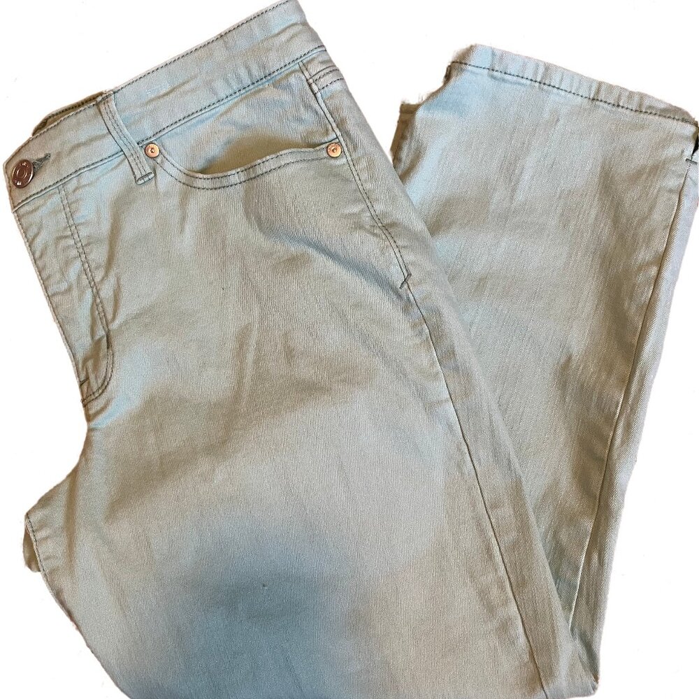 EUC Nine West "Chrystie" Capri Jeans Size: 10